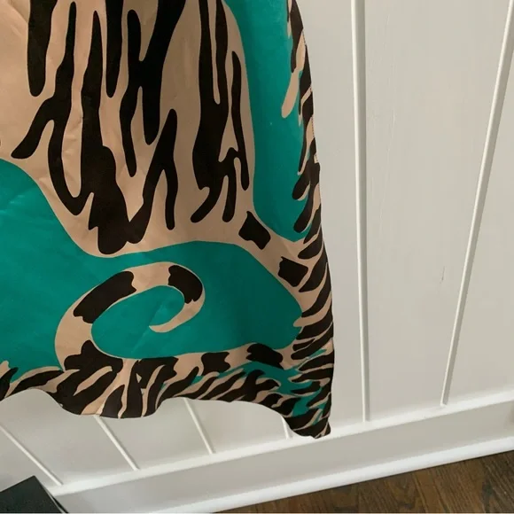 Gorgeous Vintage Diane Von Furstenberg Tiger Pattern Silk Scarf - Picture 7 of 9